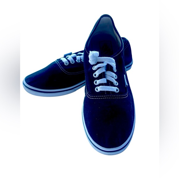 Vans Black Low-Top Canvas Sneakers with White Laces - Picture 3 of 5